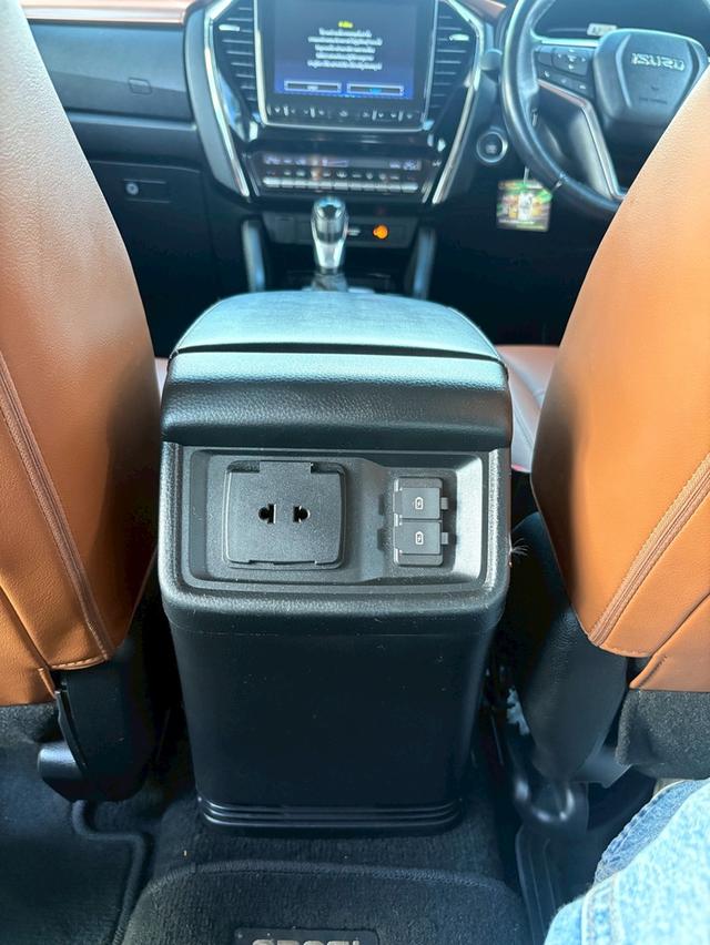 Isuzu mu-x 7