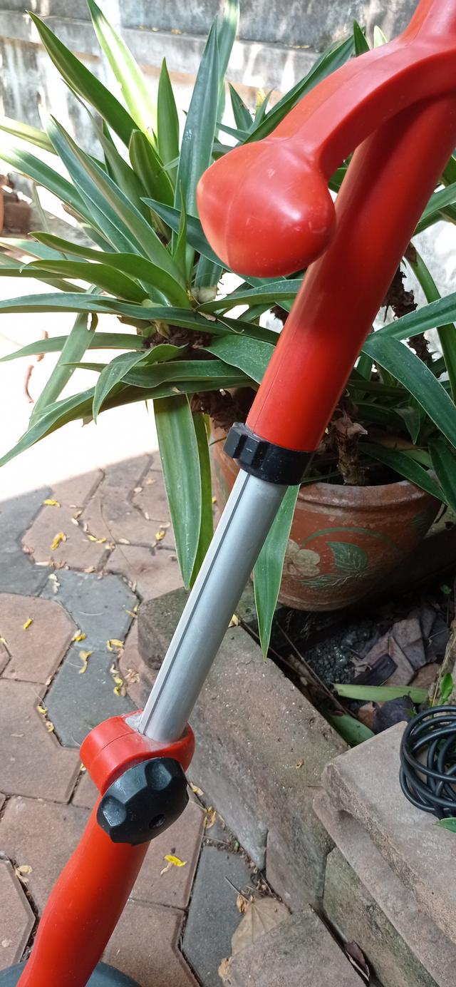 เครื่องตัดหญ้า Black and Decker รุ่น GL300-B1 ใช้งานได้ปกติ รูปย่อยที่ 4