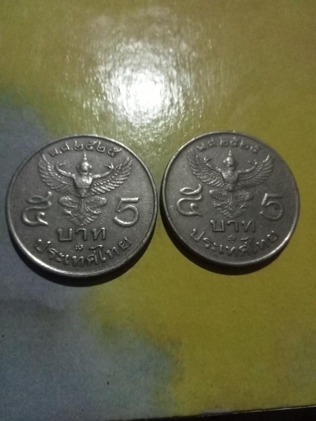 เหรียญ5บาืปี2525หาคนซื้อ