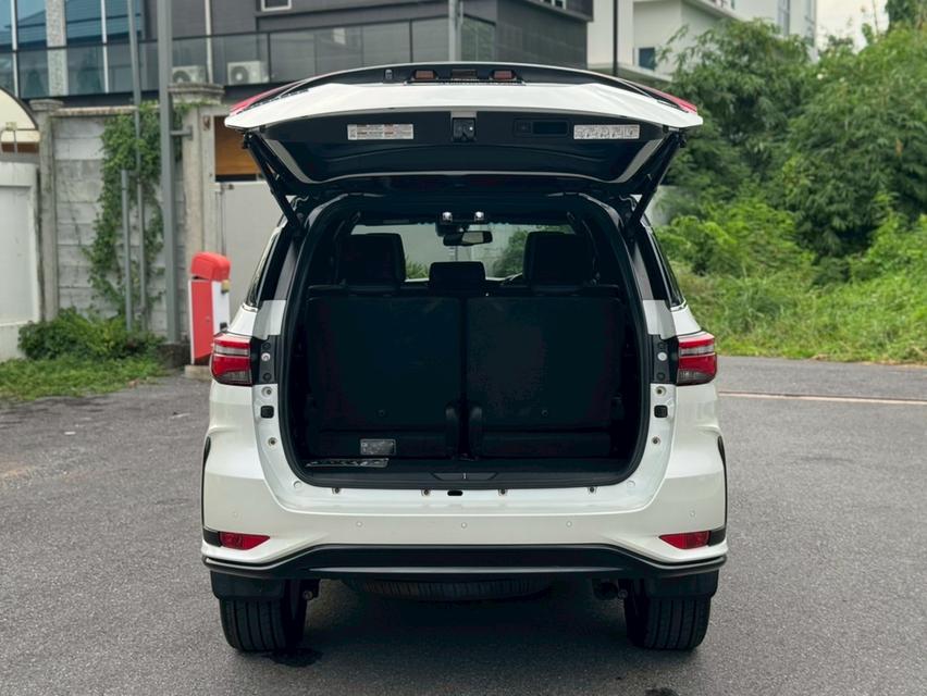 TOYOTA FORTUNER Wagon 4dr Legender 7st Auto 6sp RWD 2.8DCT 4WD รุ่นพิเศษ 60th AnniversaryY2022. สีขาว ออโต้