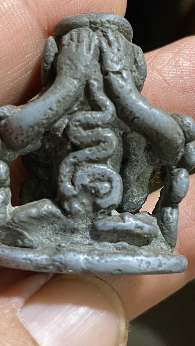 พระปิดตายันต์ยุ่ง เนื้อชินผสม