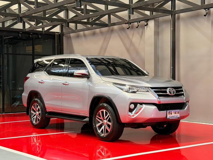 2017 TOYOTA FORTUNER 2.4V รถสวยสภาพสมบูรณ์ พร้อมใช้งาน รถวิ่งน้อย ประวัติศูนย์ครบ รถไม่เคยมีอุบัติเหตุครับ