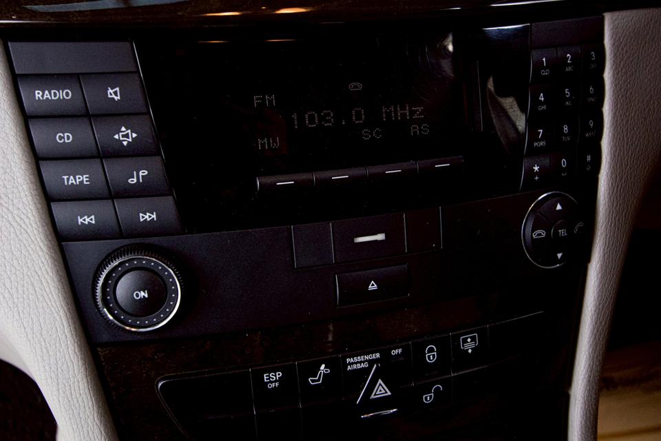 MERCEDES-BENZ E-CLASS E240 2.6 AVANTGARDE  2003  11