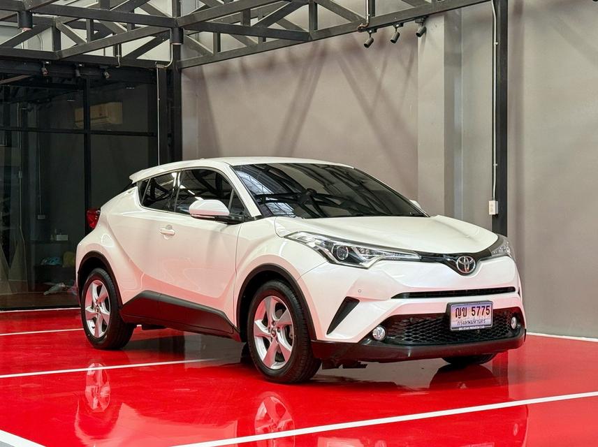 2019 TOYOTA CHR 1.8 MID รุ่น TOP เบนซิน รถมือเดียวออกป้ายแดง รถวิ่งน้อย สภาพป้ายแดง รถไม่เคยมีอุบัติเหตุ