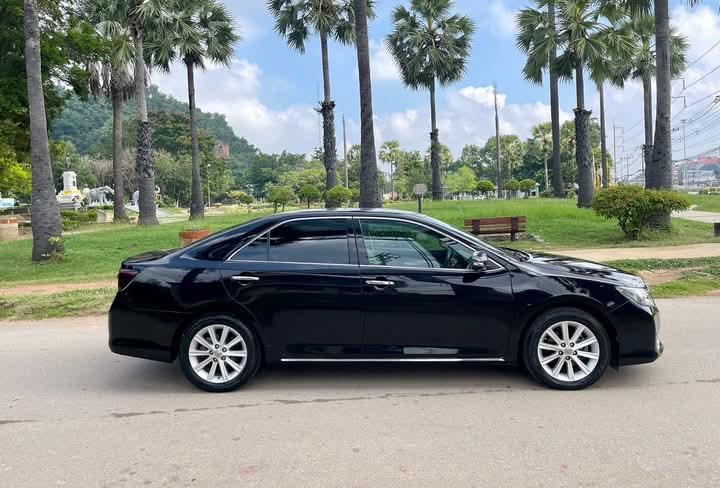 Toyota Camry ปี 2012 สีดำ 2