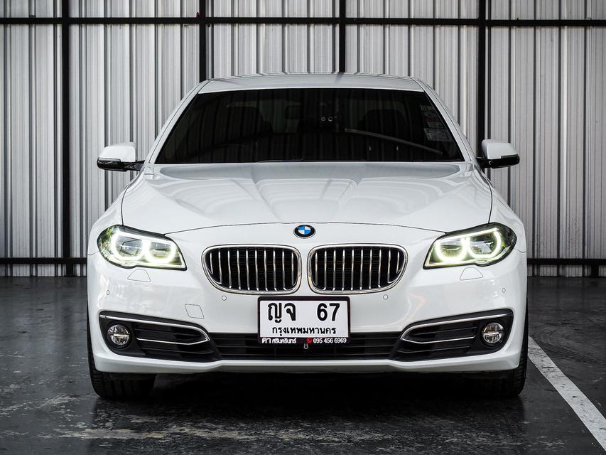 รูป BMW Series 5 528i Luxury LCI ปี 2016 สีขาว 2