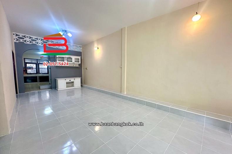 ทาวน์เฮาส์ หมู่บ้านพงษ์เพชรการเคหะ 14 เนื้อที่ 24 ตร.ว. แจ้งวัฒนะ 14 แยก 1 แขวงสีกัน เขตดอนเมือง 4