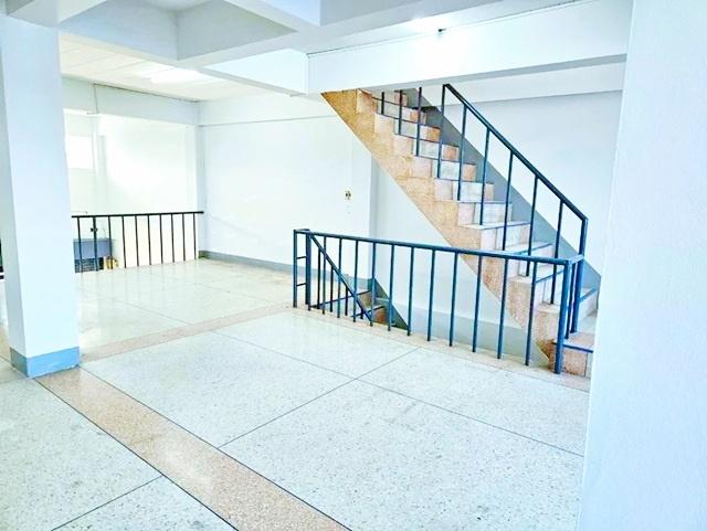 ถ.เพชรเกษม ตลาดนัดเปโตร 1.4กม.รพ.สามพราน 5.1กม.ติดถนนใหญ่ ให้เช่าตึกแถว 5ชั้น 2คูหา 43ตร.วา. 700ตร.ม. นครปฐม 6