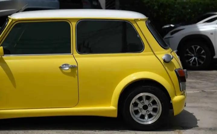 Mini Austin สีเหลือง ปี 1978 6