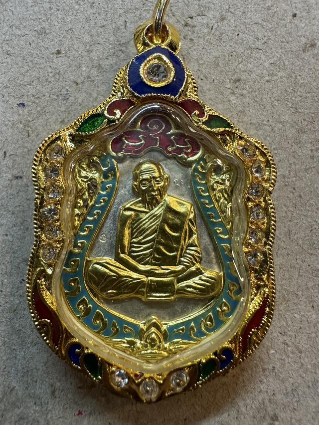 เหรียญหลวงปู่ทิมเสมา 8 รอบเนื้อเงินหน้ากากทองคำแท้ปี 2518 (องค์ดารา) 2