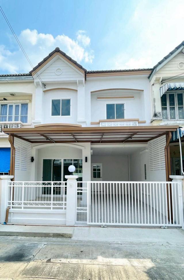 หมู่บ้านบุศรินทร์ ถนนบ้านกล้วย-ไทรน้อยทาวน์เฮาส์ 2  ชั้น ฟังก์ชันครบ ในโครงการ L&H ทำเลซอยบ้านกล้วย ใกล้รถไฟฟ้า 1