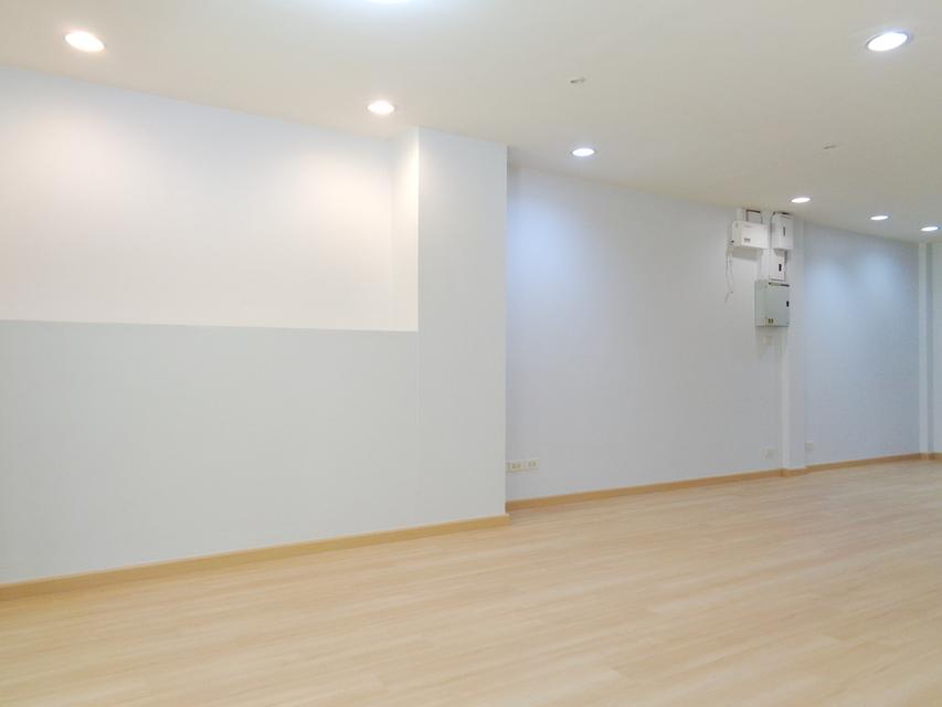 🚩 บ้านรีโนเวท ทาวน์โฮม 3 ชั้น 18 ตารางวา โครงการ เดอะ รีโน่ นวมินทร์ ติดห้างโลตัสนวมินทร์ 4