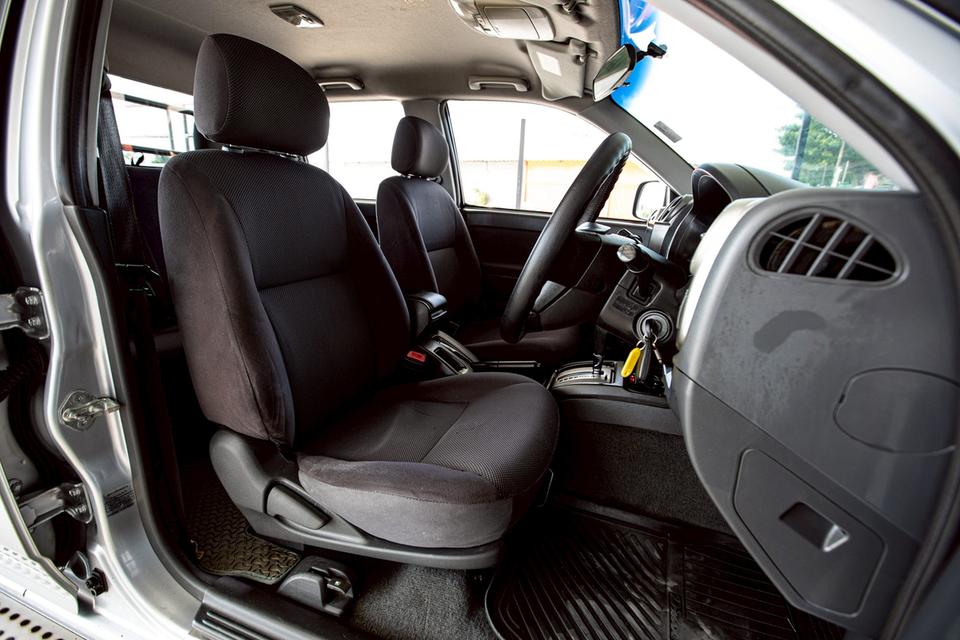 Isuzu D-Max Hi-Lander Cab4 3.0 Ddi-Teq เกียร์ออโต้ ปี 2006 สีเทา สวยสภาพดี 12