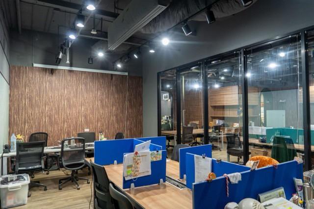 ให้เช่าพื้นที่สำนักงาน 160 ตารางเมตร อาคารไทยซัมมิท ถนนเพชรบุรีตัดใหม่ ใกล้กับรถไฟฟ้า MRT สถานีเพชรบุรี ใกล้รถไฟฟ้า Airport Rail Link สถานีมักกะสัน 3