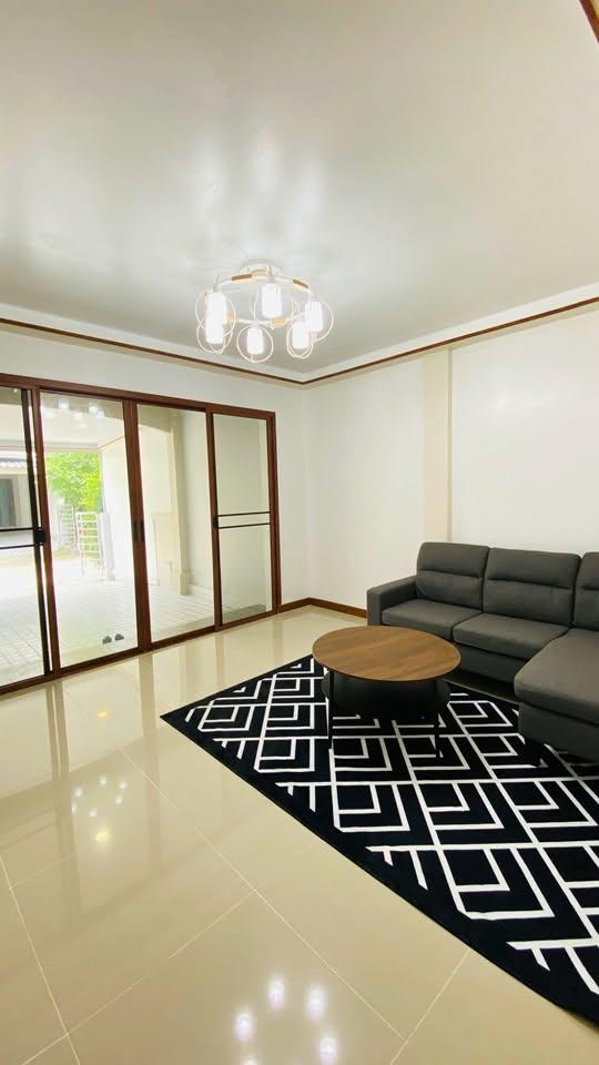 ✨ บ้านรีโนเวทใหม่ ฝ้าโปร่งโล่ง ทำเลดีติดถนน 345! 🏡 🔥 ขายทาวน์เฮ้าส์ 2 ชั้น มบ.ปาริชาติ  18 ตร.ว. 2 นอน 2 น้ำ ลดเหลือ 1.69 ล้าน ฟรีโอน กู้ 100% 💥 8