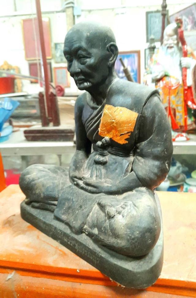 หลวงพ่อขอม วัดไผ่โรงวัว หน้าตัก9นิ้ว เนื้อทองเหลือง รูปเหมือนพระบูชาหลวงพ่อขอม ปี2505 รุ่นแรกๆ รูปย่อยที่ 2