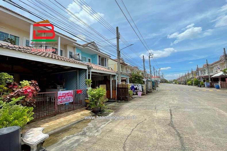 ทาวน์เฮาส์ หมู่บ้าน บดินทร 2 เนื้อที่ 19.9 ตรว. เขตบางชัน แขวงคลองสามวา กรุงเทพมหานคร