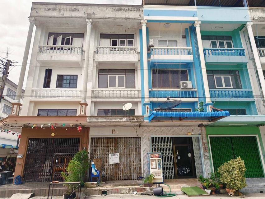 อาคารพาณิชย์ในตัวอำเภอบ้านบึง 1