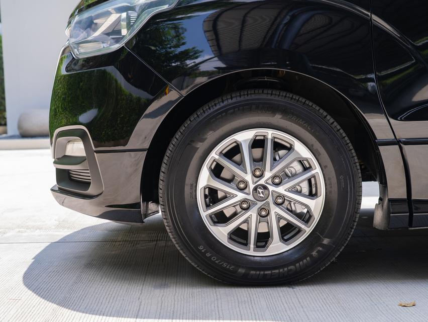 HYUNDAI H-1 2.5 ELITE 2019 āļĢāļđāļāļāļĩāđ 7