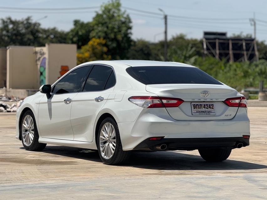 TOYOTA. CAMRY Sedan 4dr SA 8sp FWD 2.5 G Y2020. สีขาว