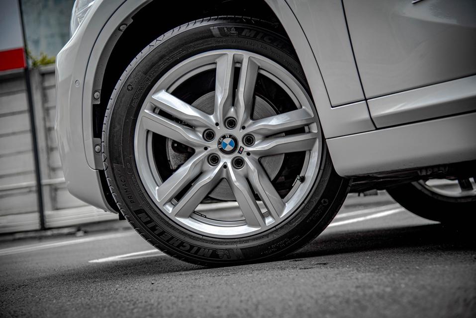 (แจ้งรหัสรถ CBL5721) BMW X1 sDrive18d M Sport 2.0 F48 AT 2017 รูปที่ 5