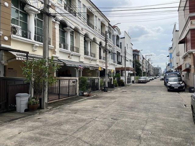 PP381 ขายทาวน์โฮม 3 ชั้น โครงการ บ้านกลางเมือง ลาดพร้าว - โชคชัย 4 ติดกองปราบปรามโชคชัย 4  ซอยโชคชัย4 ซอย 20-22 BAAN KLANG MUANG CHOKCHAI 4 9