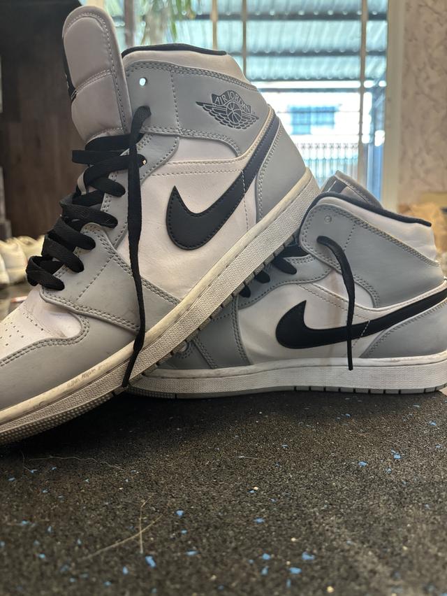 Jordan 1 mid smoke grey