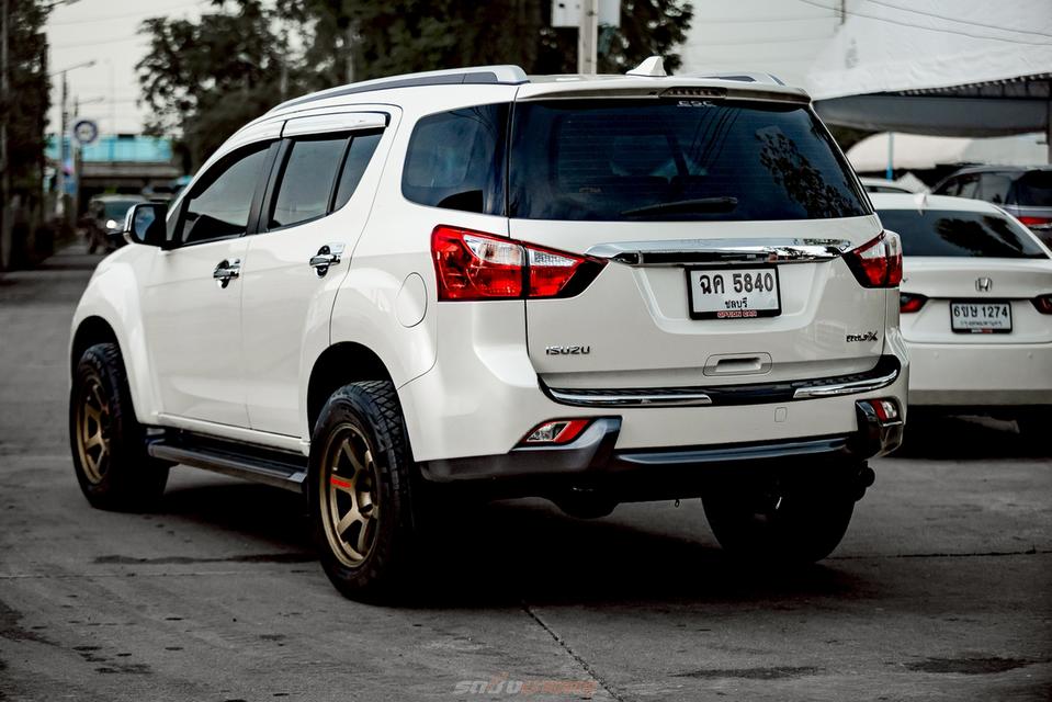 Isuzu MU-X 3.0Dvd 4wd ปี15