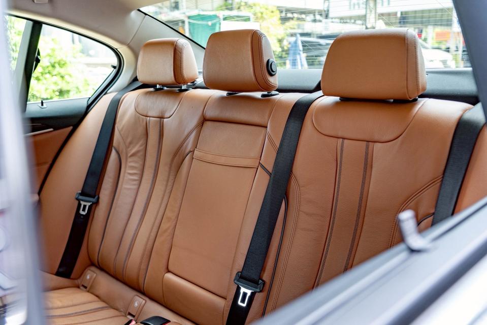 BMW 5Series G30 520d Luxury 2017 รูปที่ 14
