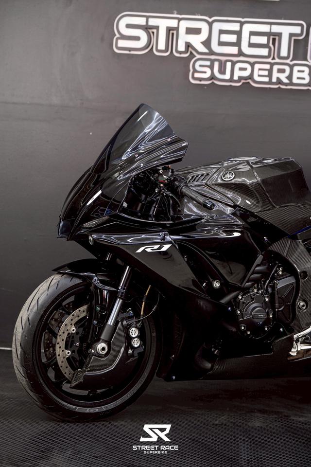 YAMAHA R1 จดทะเบียน 2021 สีดำทรงหล่อๆ รูปที่ 8