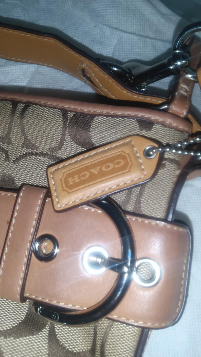 กระเป๋า Coach Signature Jacquard Canvas Soho Duffel Bag (มือสอง สภาพดี ) รูปที่ 10