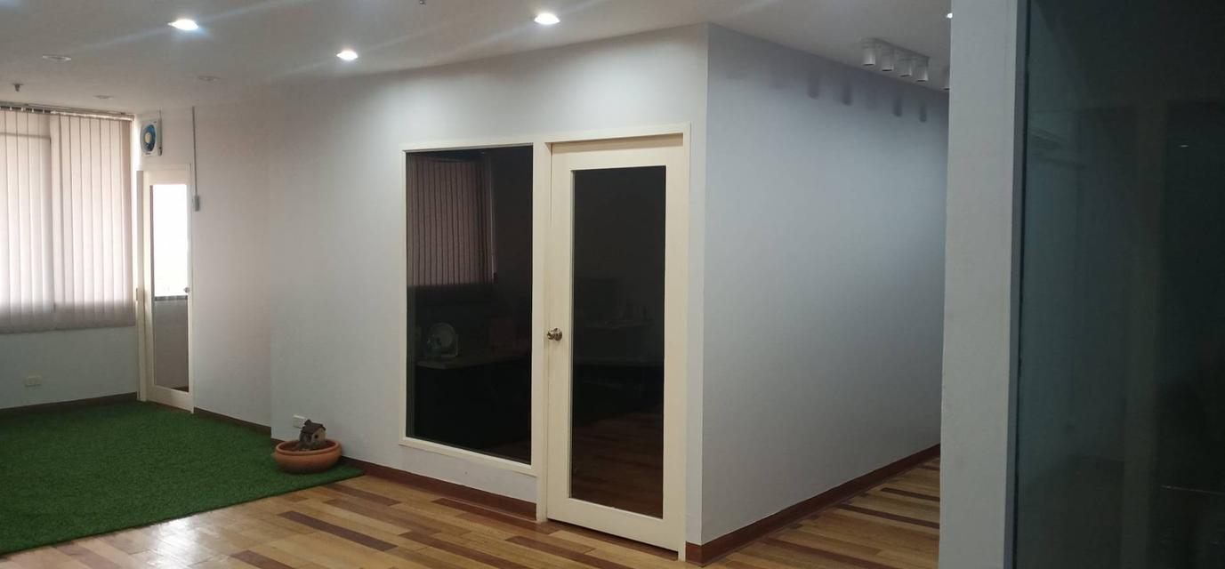 ออฟฟิสสำนักงาน ในย่านธุรกิจ 9