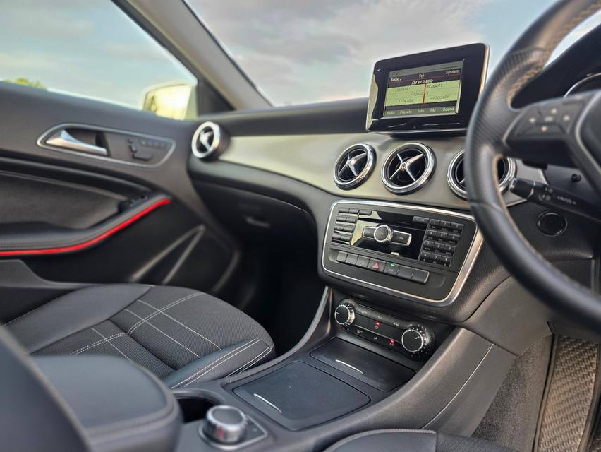 รหัสรถ NC9393 BENZ GLA200 Urban (W156) 2015 16