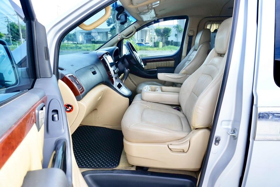 Hyundai Grand starex 2.5 Vip 7 ที่นั่งเครื่องยนต์: ดีเซล เกียร์: ออโต้  ปี : 2011 สี: เทา 14