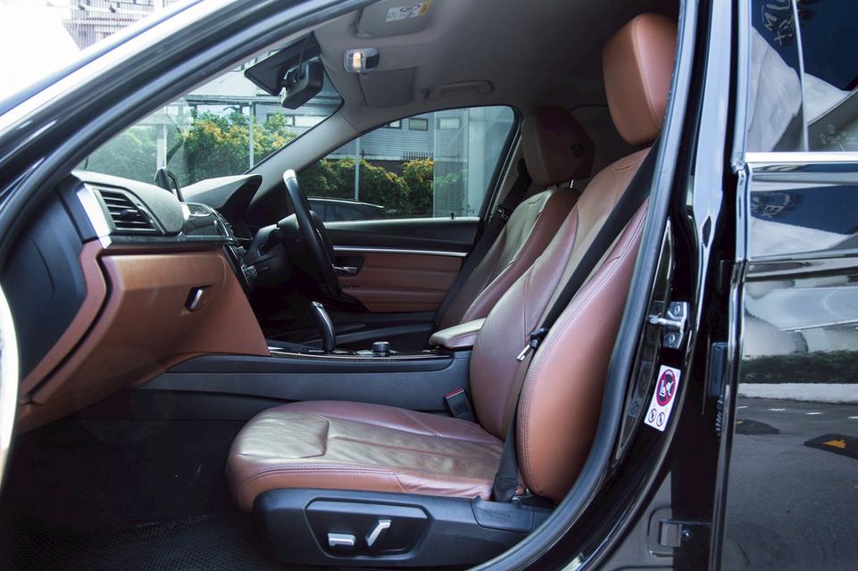 BMW 320d Luxury ปี 2017 ไมล์ 19x,xxx 14