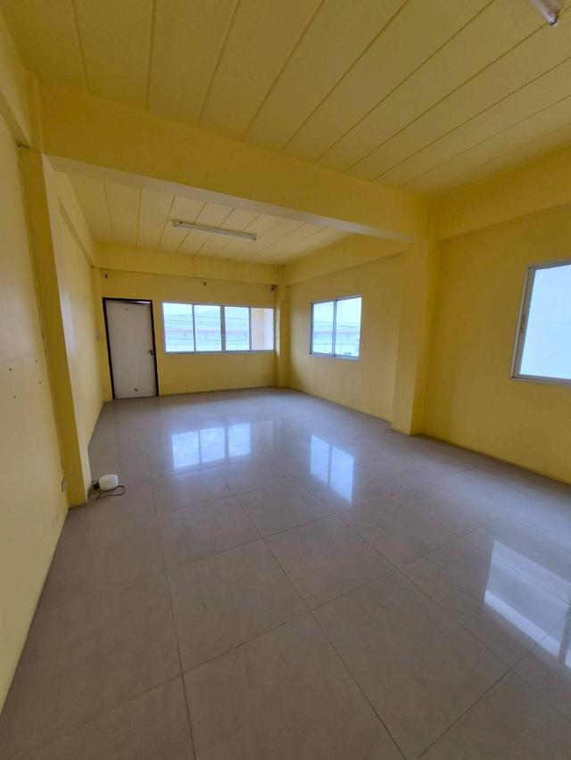 อาคารพาณิชย์ 3 ชั้น ครึ่ง ที่ดิน 56.2 ตารางวา ตึกแฝด (ใกล้นิคมปิ่นทอง1) อ.ศรีราชา จ.ชลบุรี 9