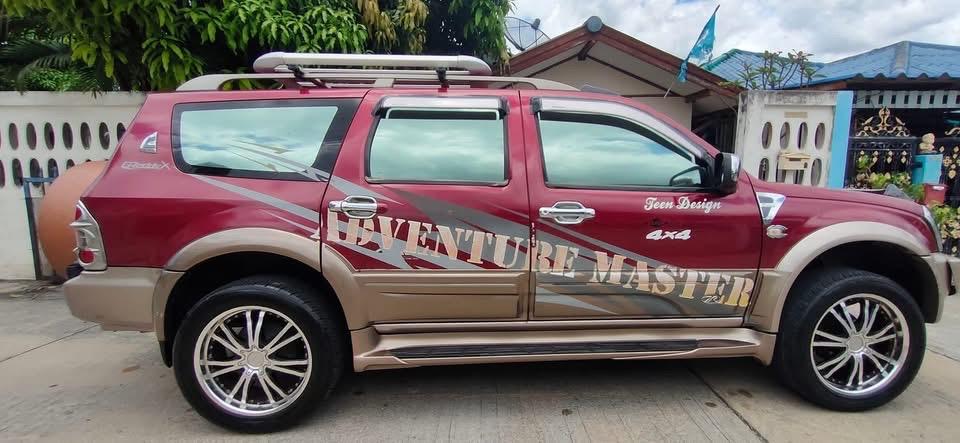 Isuzu Adventure Master สีแดง 5