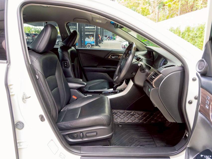 Honda Accord 2.0EL ปี 2016 ประกันเครื่องเกียร์3ปี / 30,000 km.