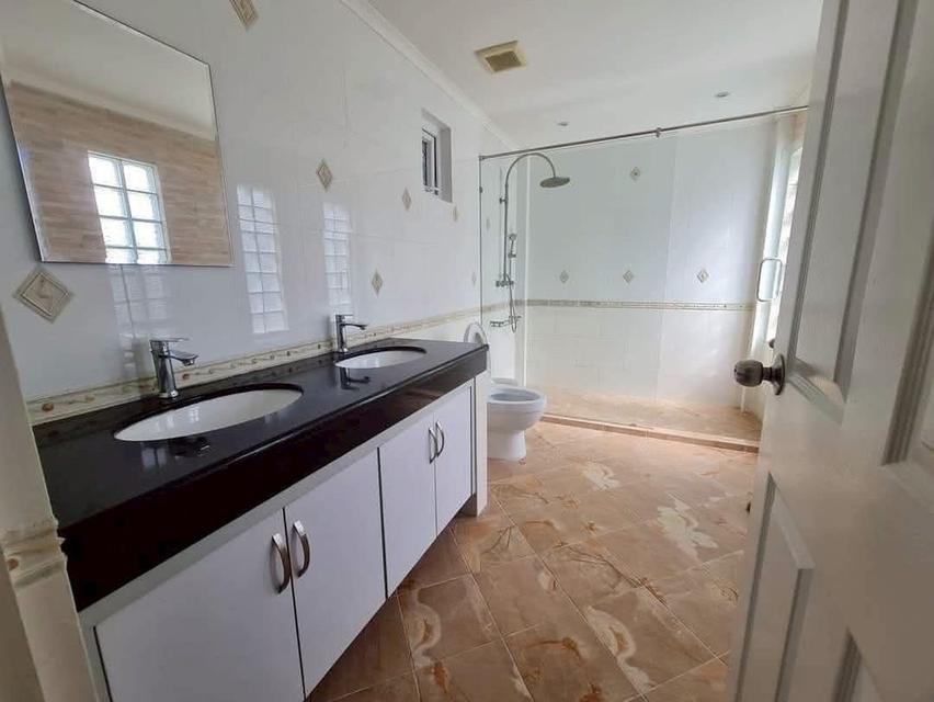 ให้เช่า(FOR RENT) บ้านหรูสุดคลาสสิคพร้อมสระว่ายน้ำ หมู่บ้านสินทวี บ้านฉาง ระยอง