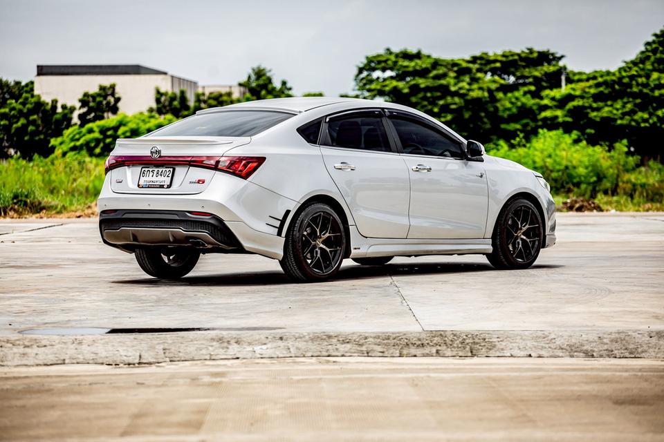 MG 5 1.5 Sunloof TURBO ปี 2017 สีเทา เกียร์ Auto  4