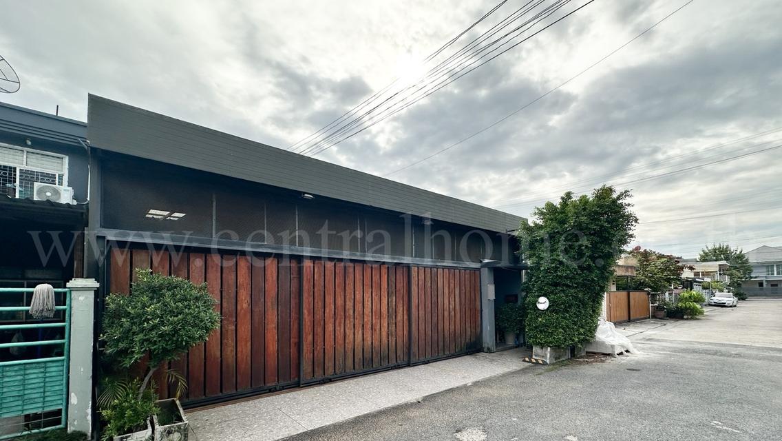 ทาวน์เฮ้าส์ พงษ์เพชรวิลล่า 3 ทำเลดี ใกล้รถไฟฟ้าสายสีชมพู สถานีเมืองทองธานี 2