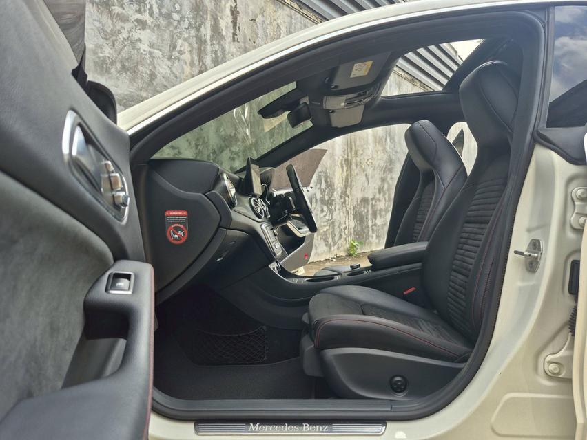 Mercedes-Benz CLA250 AMG 12