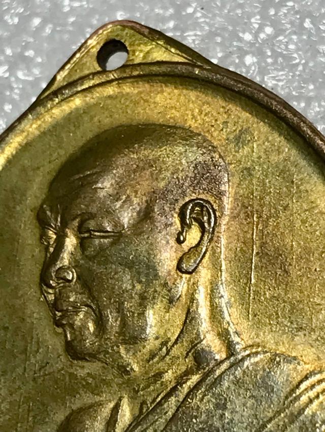 อาจาร์ยฝั้นรุ่นเเรก ชุปทองสุดของรุ่นรองจากเหรียญทองคำ ไม่ผ่านการใช้งานสวยมาก นัดรับได้ รูปที่ 14