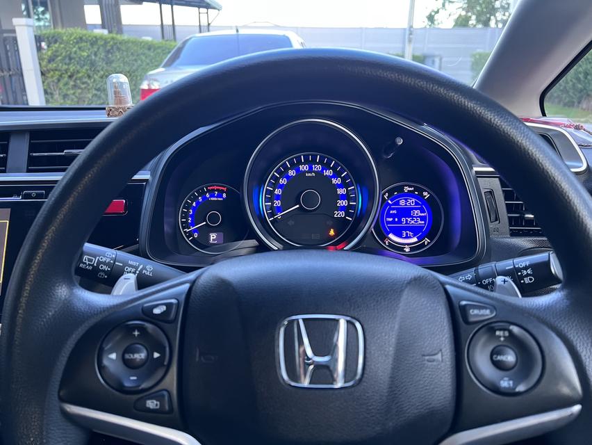 Honda Jazz รองท็อป ปี 2015 6