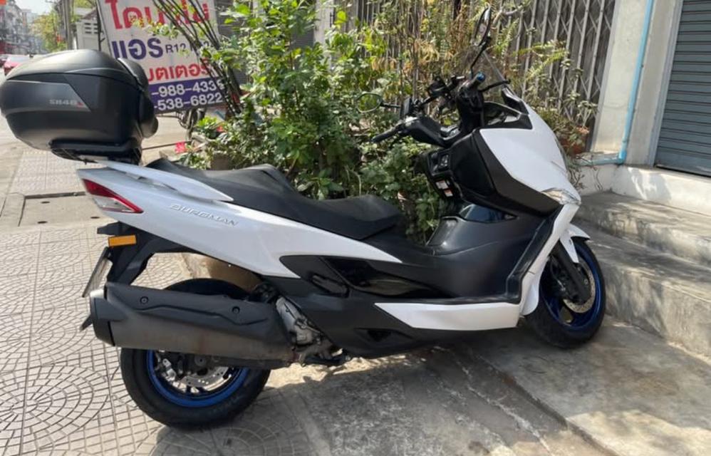 ปล่อยรถ Suzuki Burgman 400 2