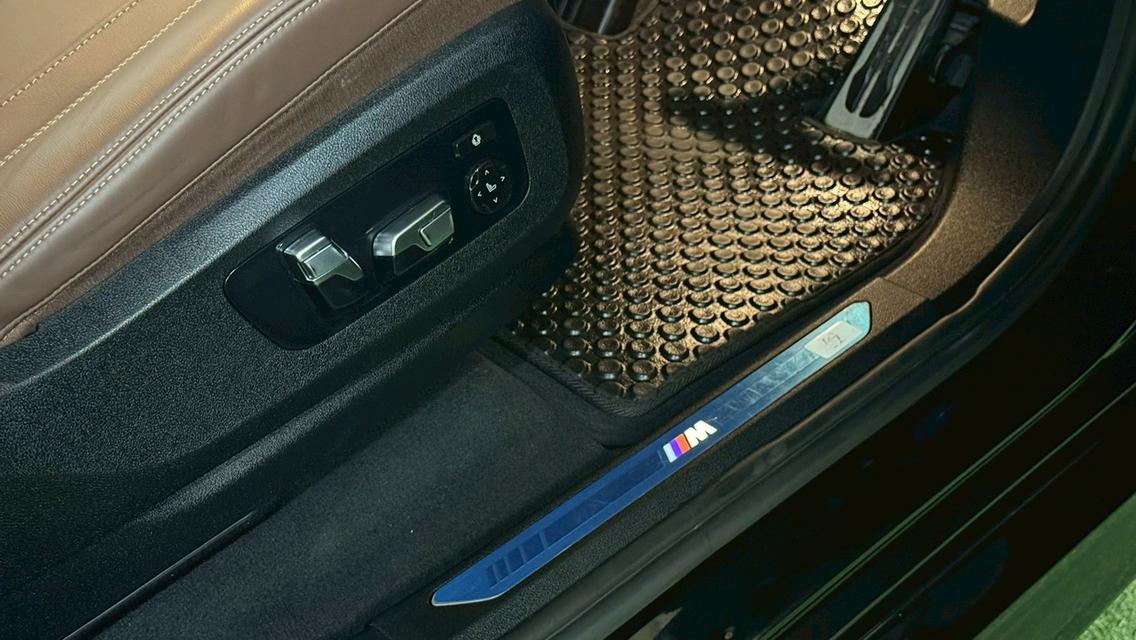BMW X5 xDrive45e M Sport  รถออกสิ้นปี 2022  ไมล์ 43,xxx กม.  12