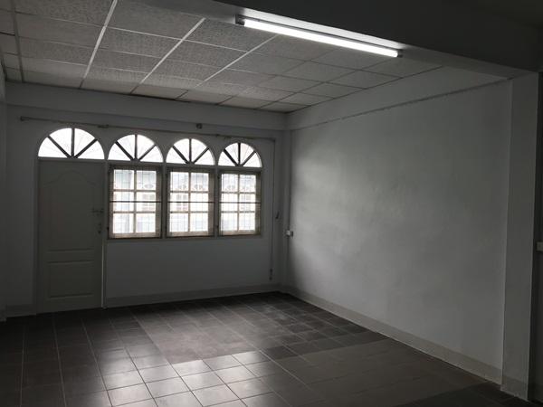 ขายตึกแถว 4 ชั้น ต่อเติมเต็ม เอกชัย 69/1 ราคา 2.1 ล้าน T. 086-4540423 6