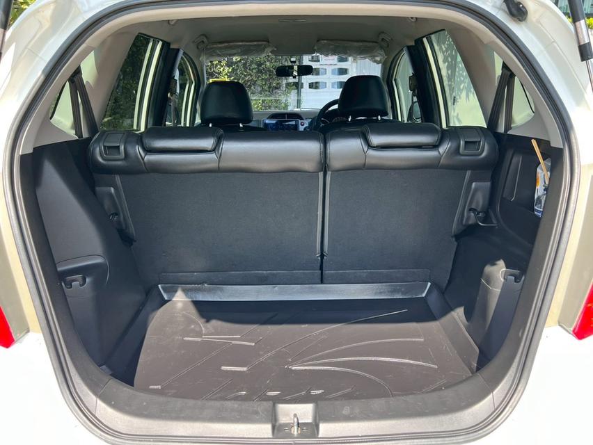 Honda Jazz 1.5V 2010 มือสอง รูปที่ 11