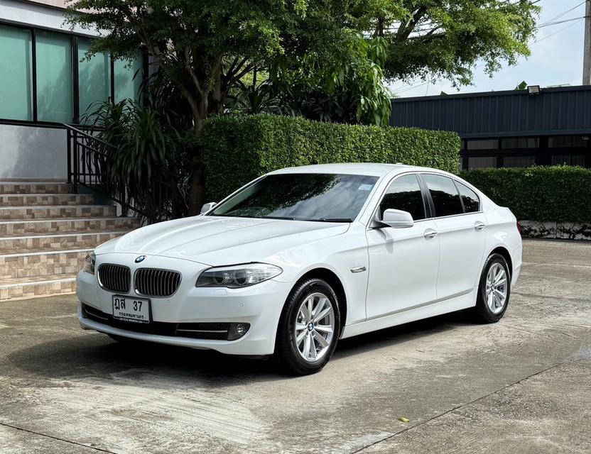 2013 BMW 520D F10 รถมือเดียวออกป้ายแดง รถวิ่งน้อย เข้าศูนย์ทุกระยะ รถไม่เคยมีอุบัติเหตุครับ