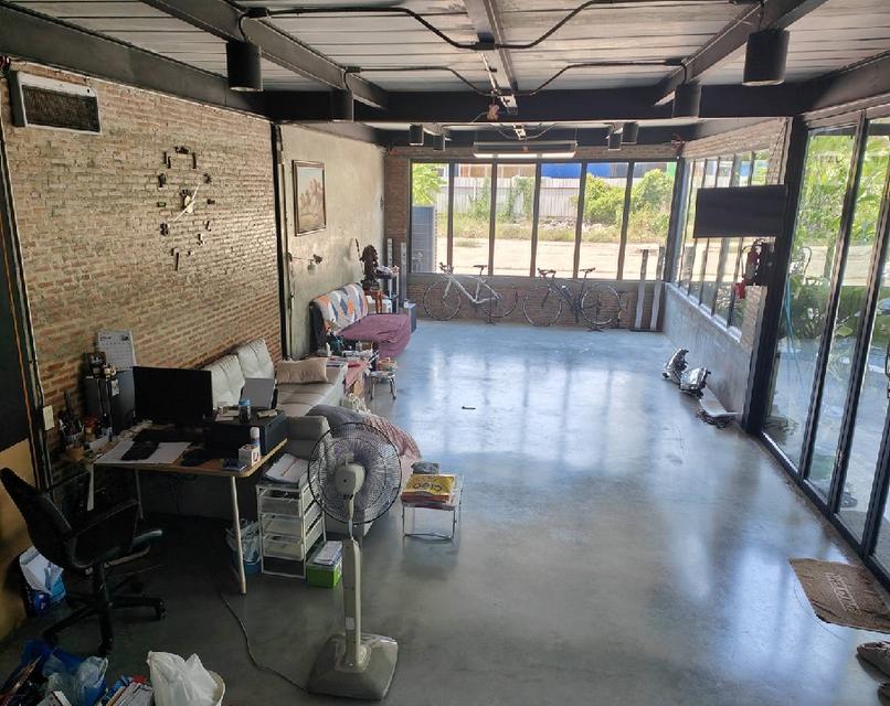 ให้เช่าโกดังพร้อมสำนักงาน 2 ชั้น / พื้นที่ 575 ตารางเมตร / ทำเล ถนนพัฒนาชนบท 4 เขตลาดกระบัง 7